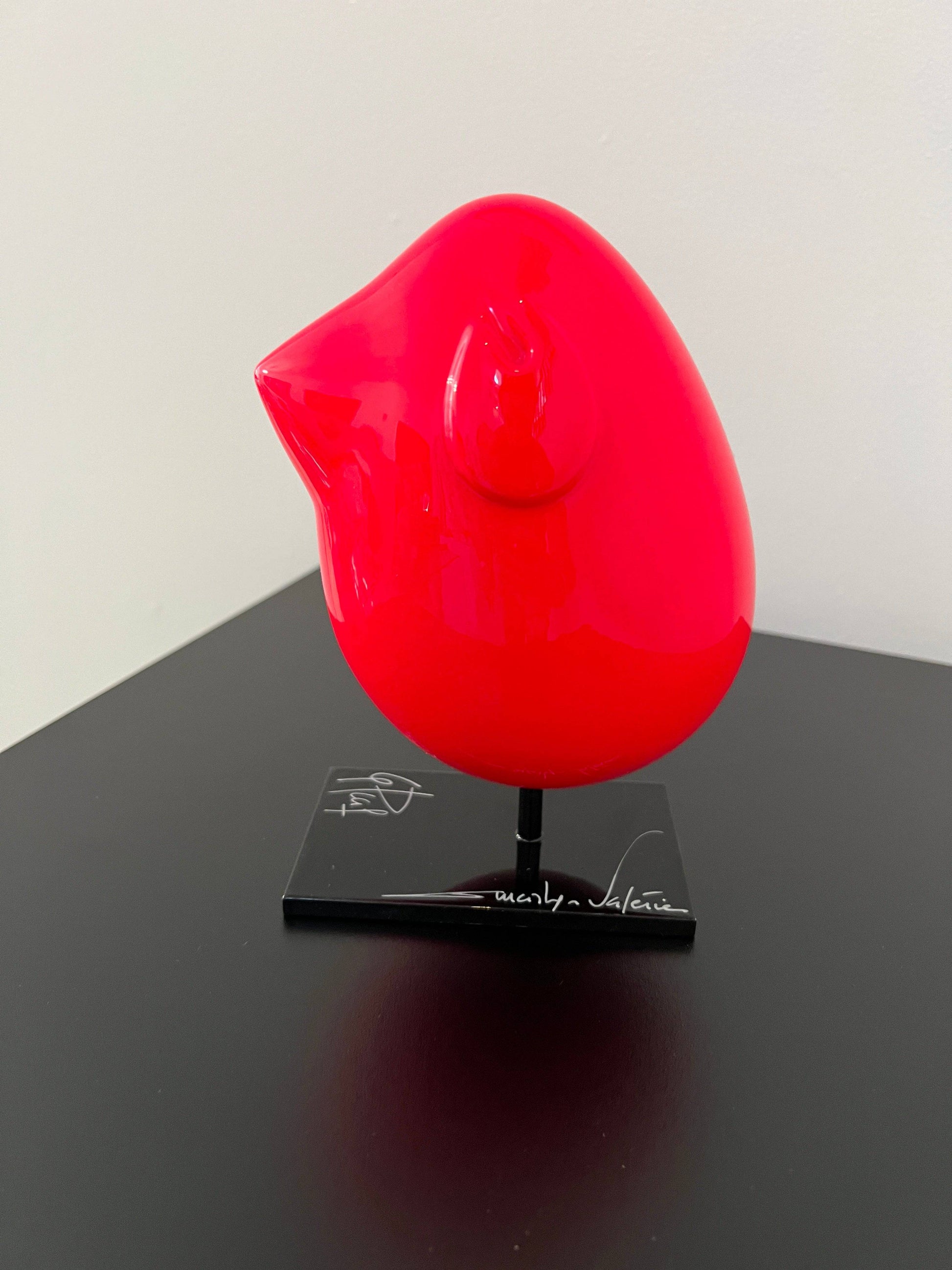 Piaf Classic Uni (Glossy Pink) by Valérie Marty - Signature Fine Art